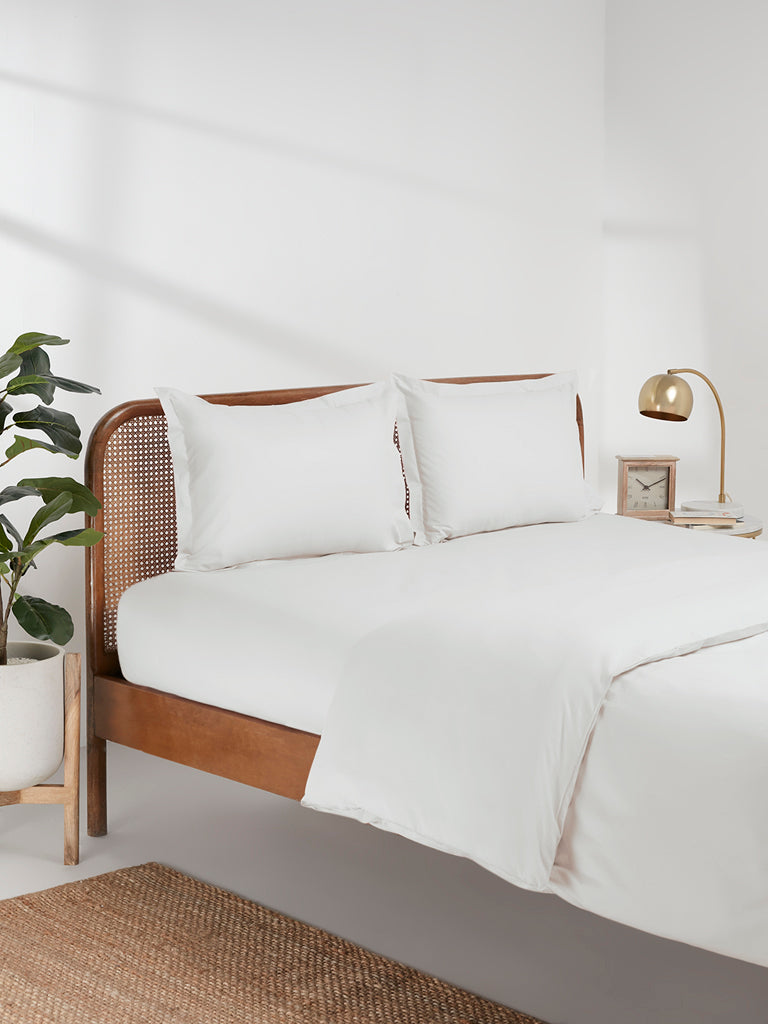 Westside Home White Queen Bedsheet Flat and Pillowcase Set