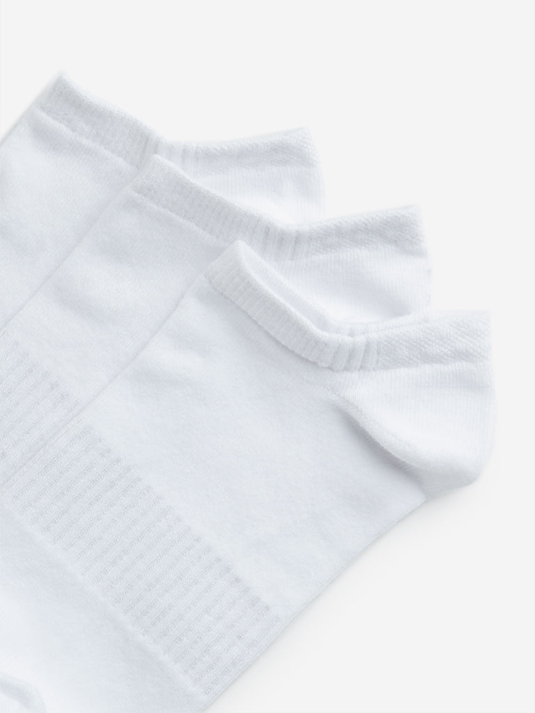 WES Lounge White Ankle Length Cotton-Blend Socks- Pack of 3 - Image 3