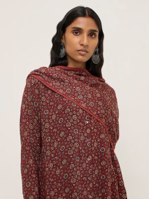 Zuba Maroon Floral Printed Cotton-Blend Dupatta