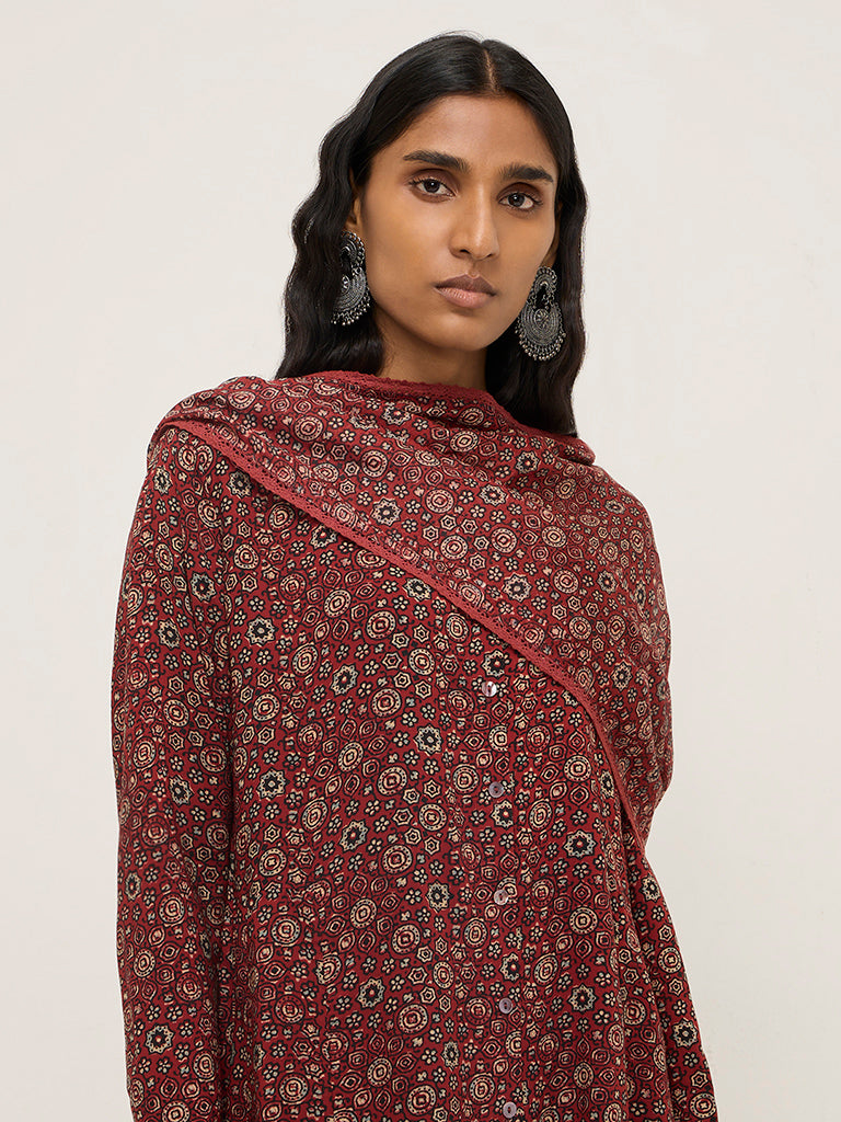 Zuba Maroon Floral Printed Cotton-Blend Dupatta