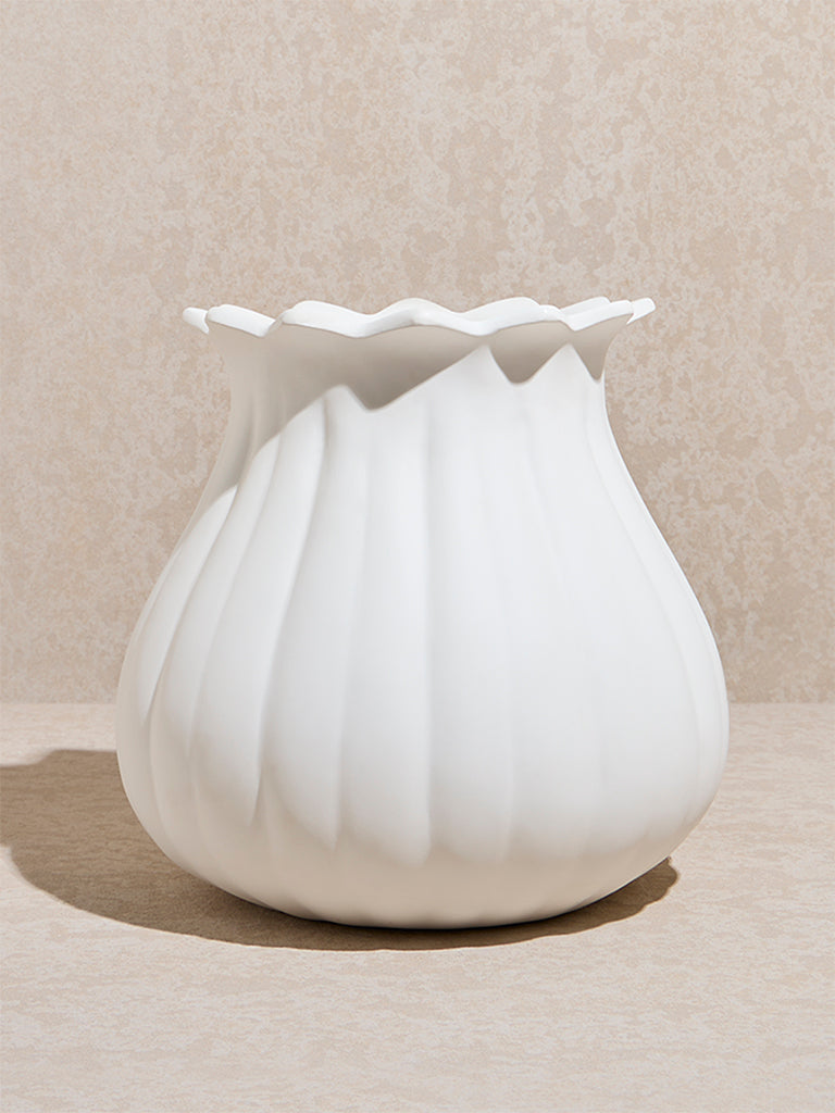 Westside Home White Tulip-Shaped Planter
