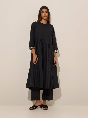 Utsa Black Solid Fit-and-Flare Kurta