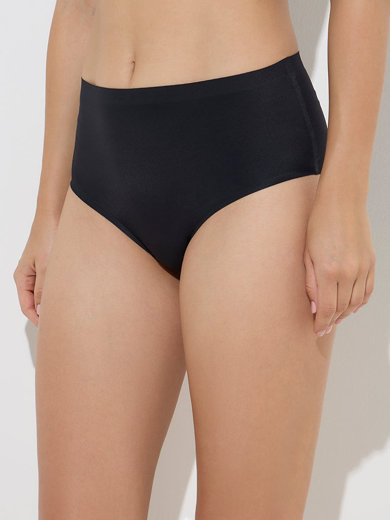 Wunderlove Black Invisible Full Cotton Briefs - Image 4