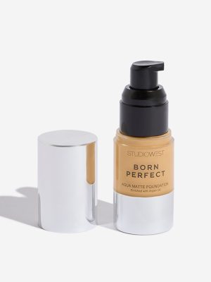 Studiowest Latte Born Perfect Aqua Matte Foundation - 23 ml