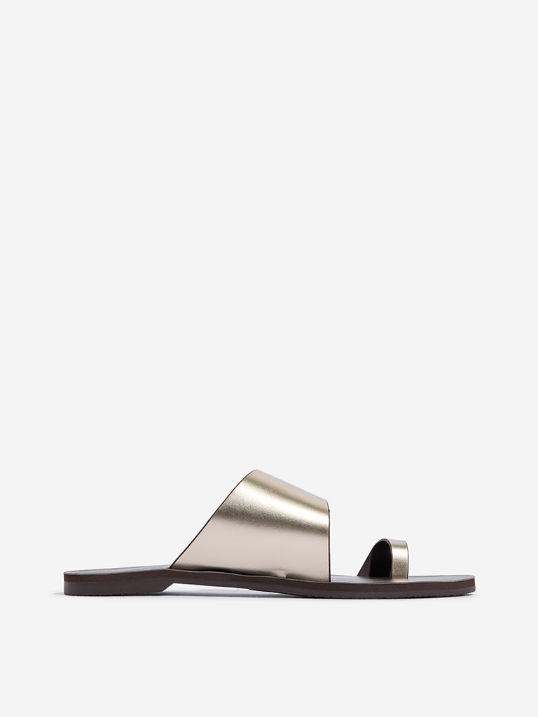 LUNA BLU Dull Gold Toe-Ring Sandals