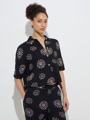 Wunderlove Black Floral Design Crinkled Cotton Beach Shirt