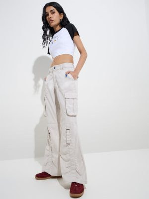 Nuon Off-White Cargo-Style Relaxed-Fit Mid-Rise Jeans