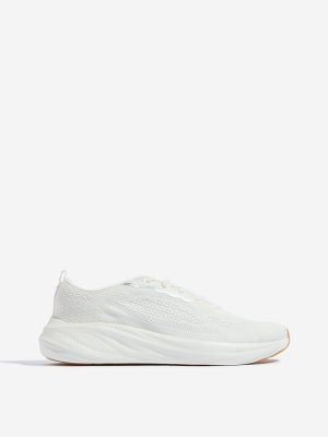SOLEPLAY White Knit Design Lace-Up Sneakers
