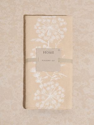 Westside Home Beige Floral Pattern Placemats (Set of 4)