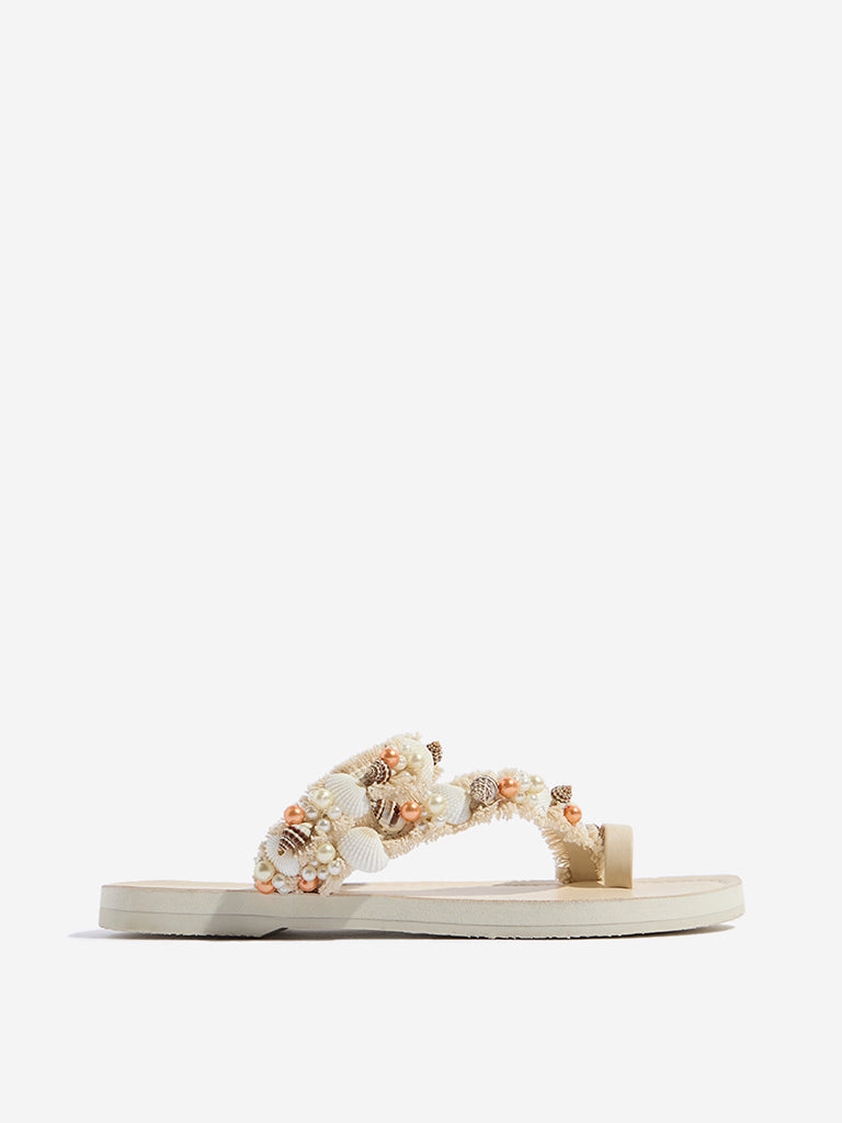 LUNA BLU Ivory Shell-Detailed Toe-Ring Sandals