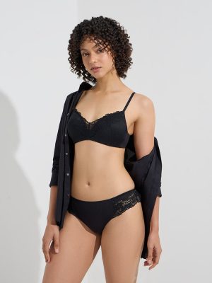 Wunderlove Black Floral Lace Detailed Padded Bra