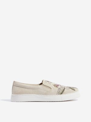 LUNA BLU Light Beige Floral Embroidered Slip-On Shoes
