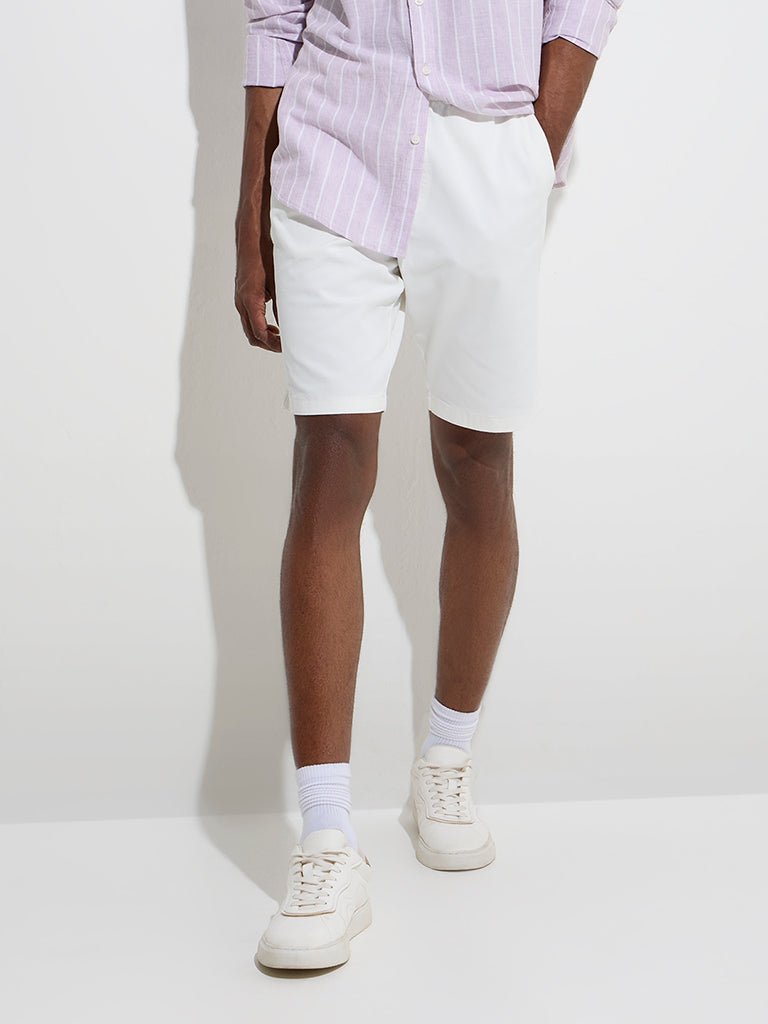 WES Casuals White Relaxed-Fit Mid-Rise Cotton-Blend Shorts - Image 3