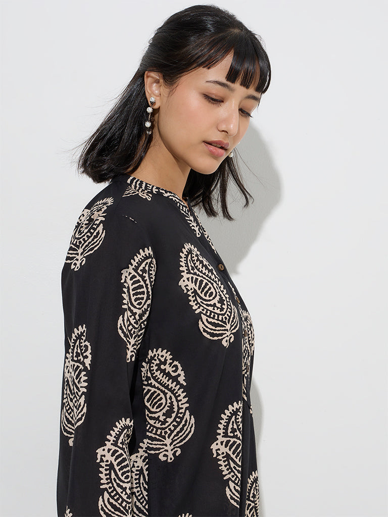 Utsa Black Paisley Design Cotton Straight Kurta - Image 2