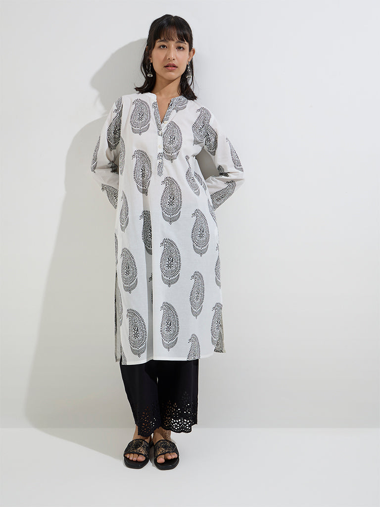 Utsa Black Paisley Design Cotton Straight Kurta - Image 3