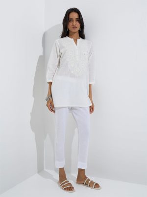 Utsa White Floral Embroidered Straight Cotton Kurti