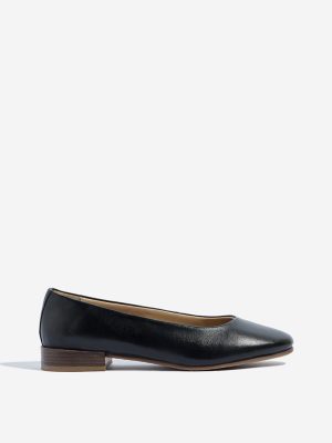 LUNA BLU Black Solid Ballerina