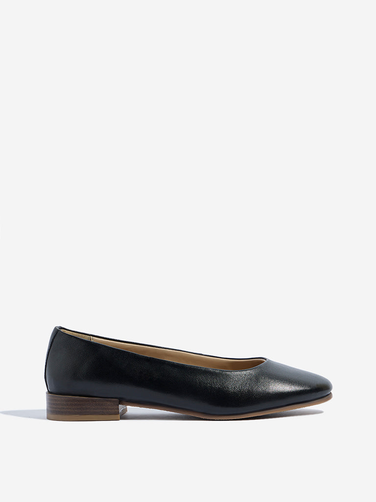 LUNA BLU Black Solid Ballerina
