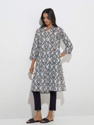 Utsa Black Printed Straight Cotton Kurta
