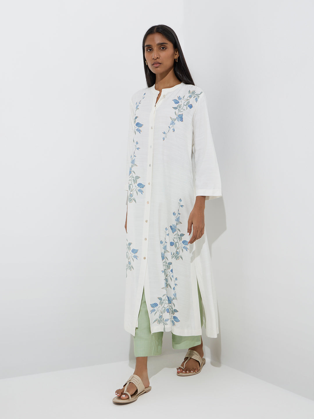 Zuba White Floral Pattern Cotton-Blend A-Line Kurta - Image 2