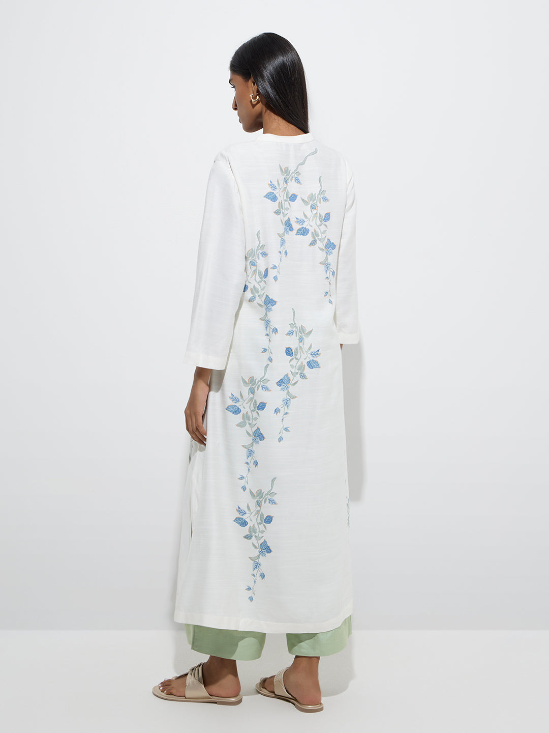 Zuba White Floral Pattern Cotton-Blend A-Line Kurta - Image 4