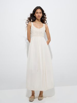 Bombay Paisley Off-White Crochet Detailed A -Line Dress