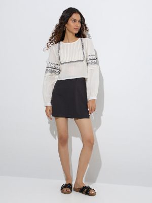 Bombay Paisley White Pintuck Detailed Cotton Top