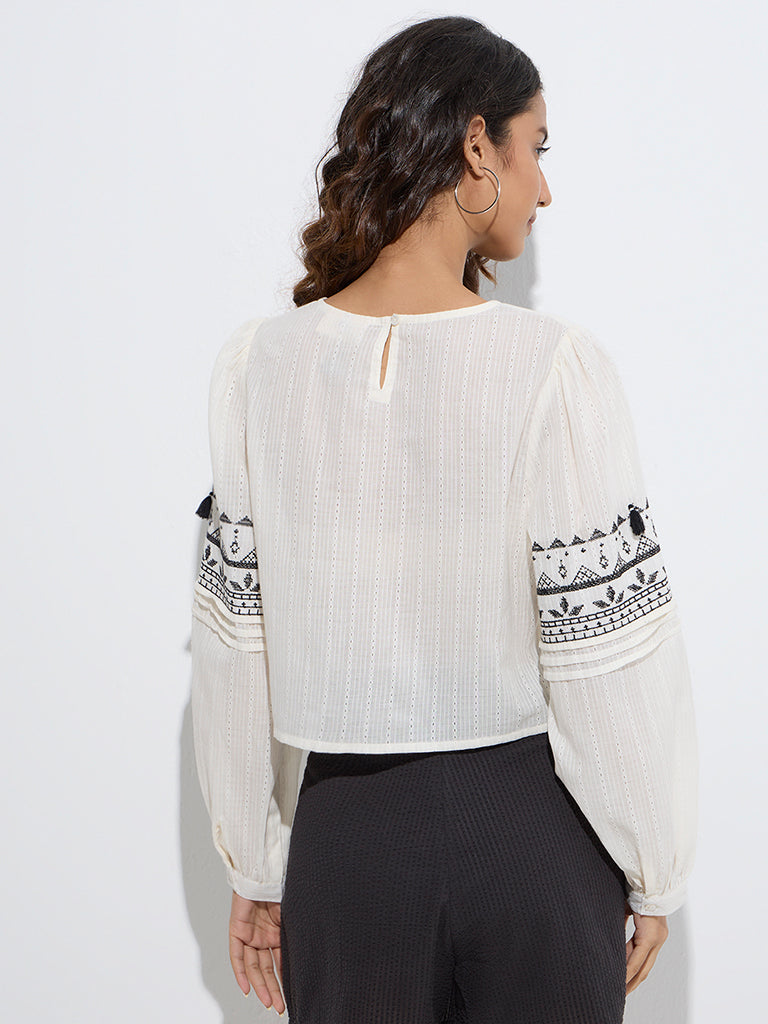 Bombay Paisley White Pintuck Detailed Cotton Top - Image 4