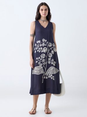 Utsa Black Leaf Pattern A-Line Dress
