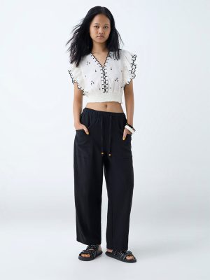 Bombay Paisley Black Solid Cotton-Blend Pants