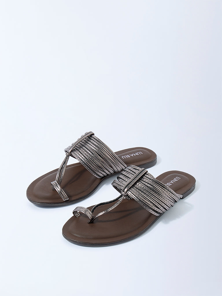 LUNA BLU Silver Toe-Ring Kolhapuri Sandals - Image 2
