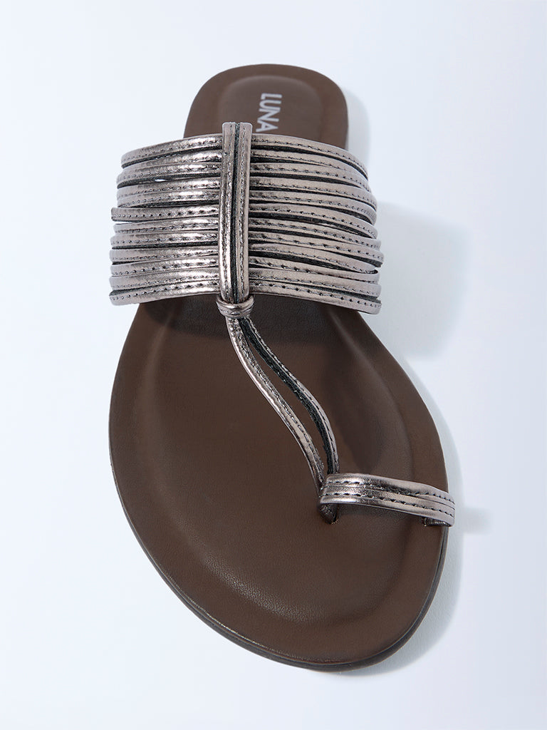 LUNA BLU Silver Toe-Ring Kolhapuri Sandals - Image 3