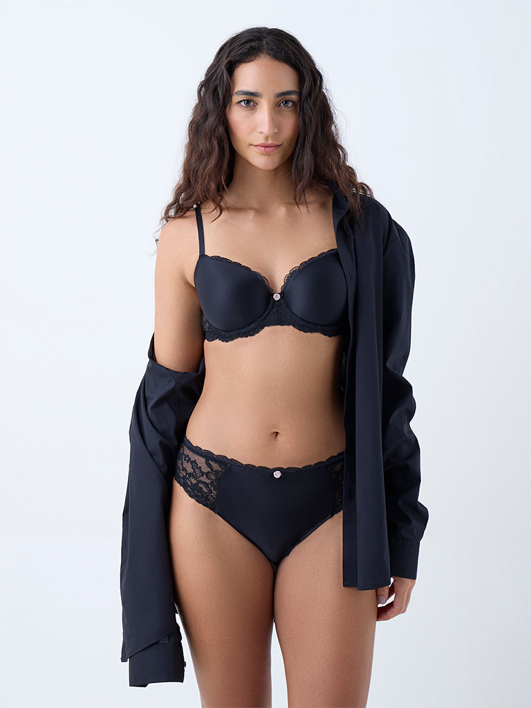 Wunderlove Black Lace Design Underwired Bra