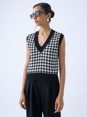 Wardrobe Black Houndstooth Design Sweater