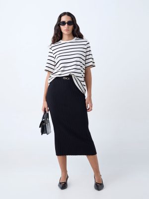 Wardrobe Black Ribbed-Textured High-Rise Pencil Skirt