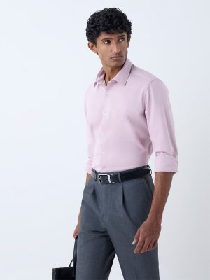 WES Formals Dusty Pink Solid Slim-Fit Cotton-Blend Shirt