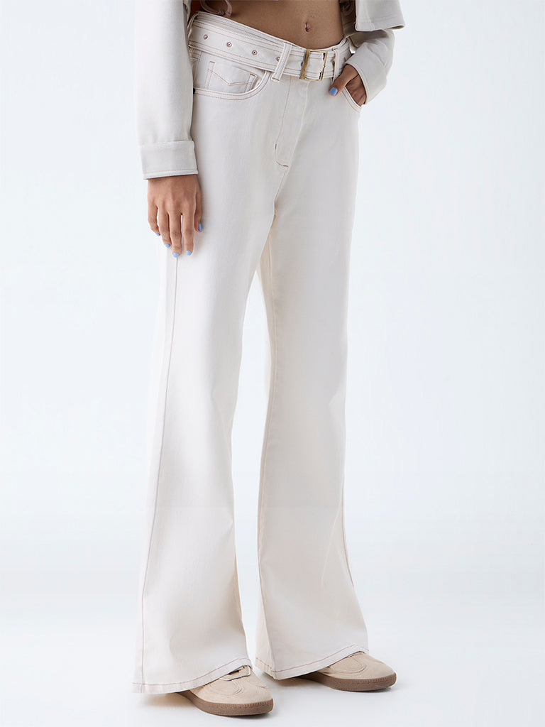 Nuon Off-White Mid-Rise Bootcut Jeans with Belt - Image 2