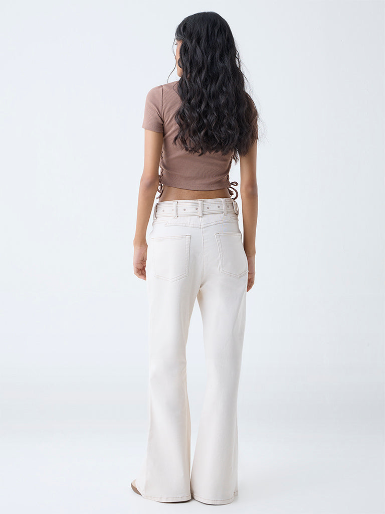 Nuon Off-White Mid-Rise Bootcut Jeans with Belt - Image 4