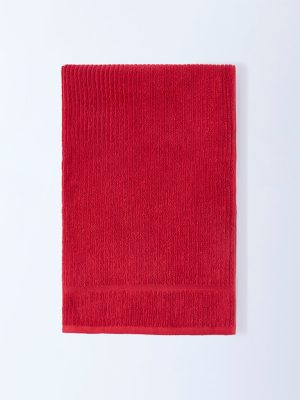 Westside Home Red Textured Bath Towel