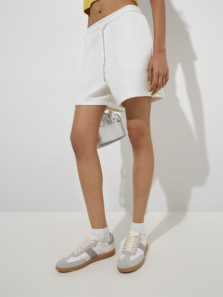 Studiofit White Solid Mid-Rise Shorts - Image 2