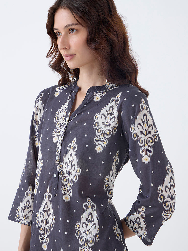 Utsa Black Ikat Printed Cotton Straight Kurta - Image 3