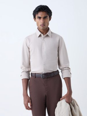 WES Formals Beige Solid Slim-Fit Cotton-Blend Shirt