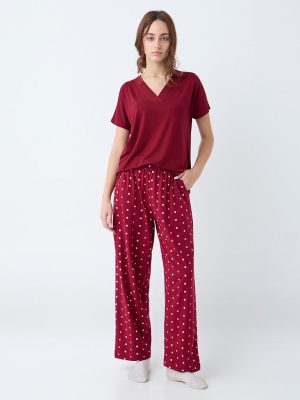 Wunderlove Maroon Solid V-Neck Top