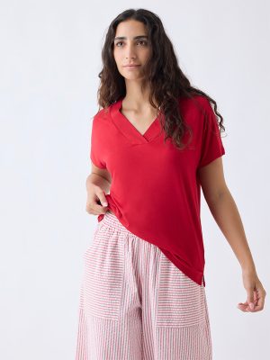 Wunderlove Red Solid V-Neck Top