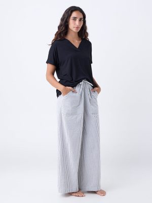 Wunderlove Black Solid Top