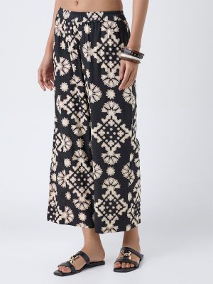 Utsa Black Geometric Printed Pants