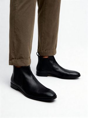 SOLEPLAY Black Solid Chelsea Boots
